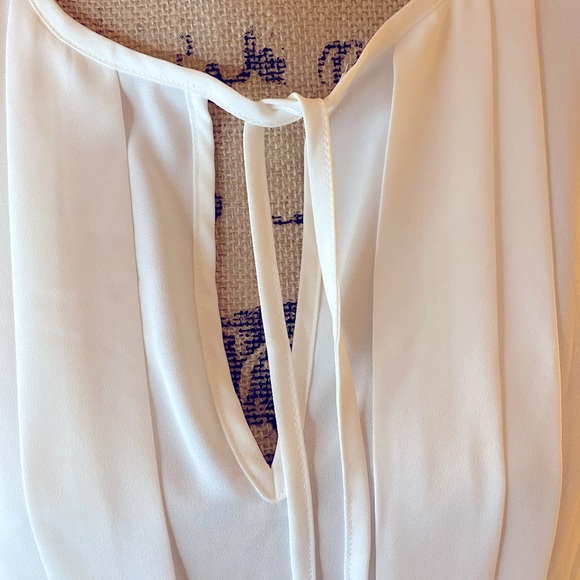 J.Crew Factory womens sleeveless top. Pleated with a tie-neck. - Picture 8 of 9